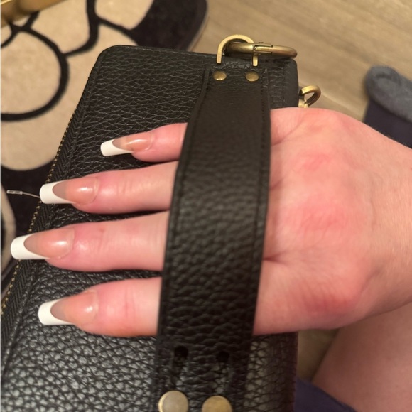 Black Leather zip around wristlet Walt with plenty of space - Picture 5 of 11